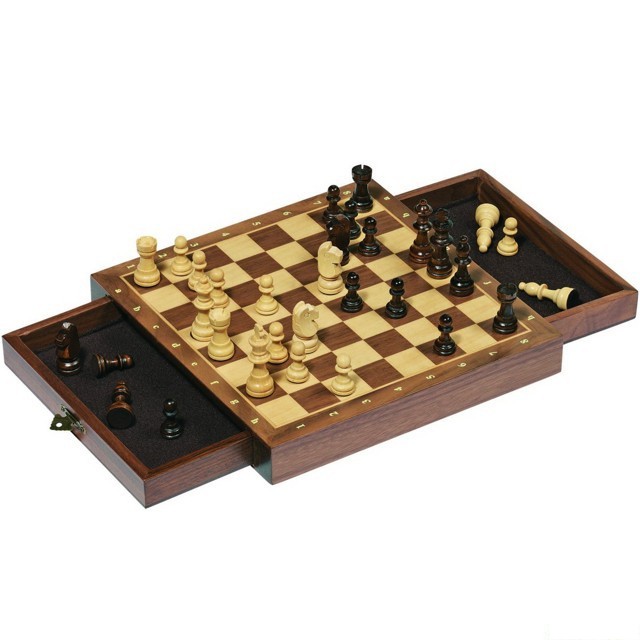 Šachy - Dřevěné 26x26 cm, Magnetické se zásuvkami (Goki)