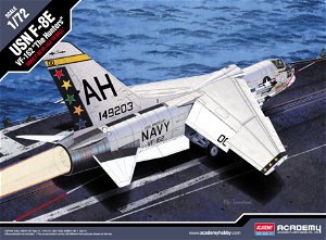Academy Model Kit letadlo 12521 - USN F-8E VF-162 "The Hunters" (1:72)