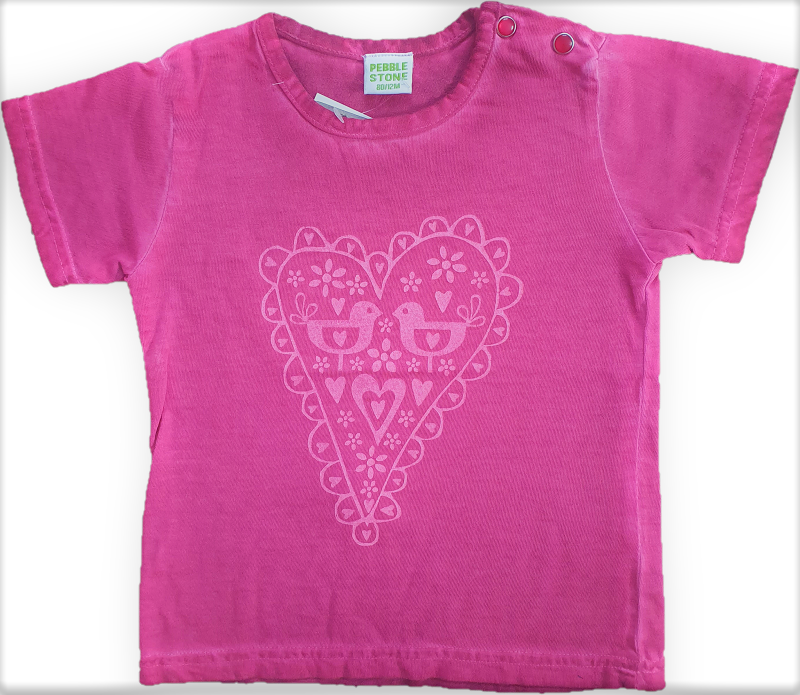 Kojenecké tričko tmavě růžové srdce PEBBLESTONE