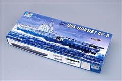 Trumpeter slepovací model USS Hornet CV-8 1:700