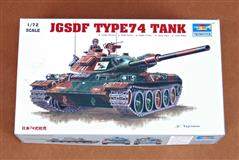Trumpeter slepovací model JGSDF Type74 Tank 1:72