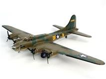 Revell slepovací model B-17F ,,MEMPHIS BELLE´´ 1:48